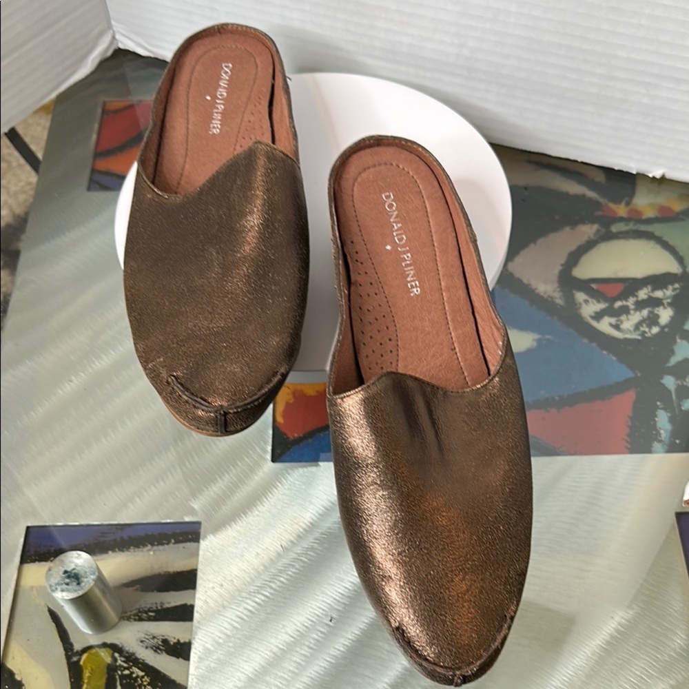 Donald J. Pliner Brown Mules